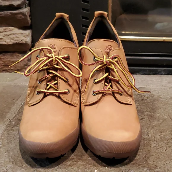 NWOT - Timberland Heeled Boots - Picture 2 of 11